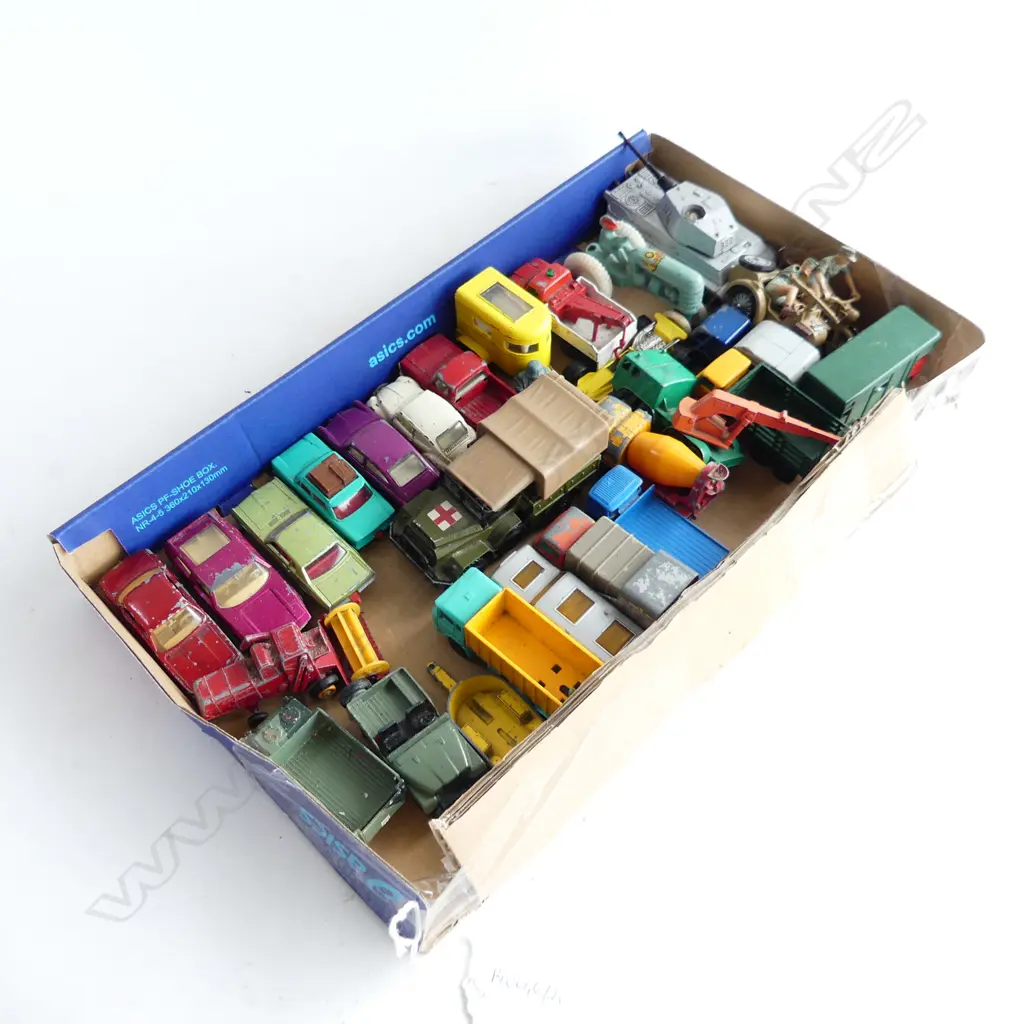 28 ASST. VINTAGE MATCHBOX / LESNEY MODEL CARS, TRUCKS ETC Image 1++