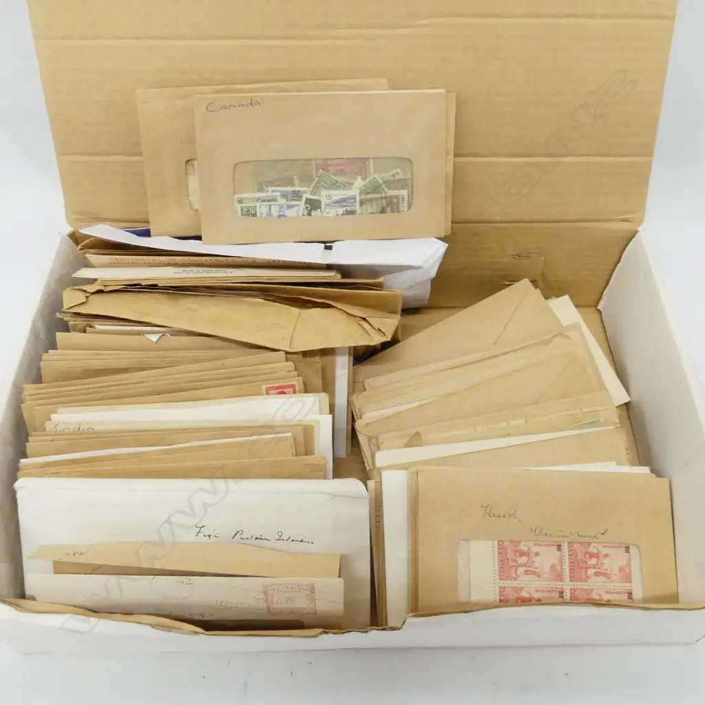BOX OF VINTAGE NZ & WORLD STAMPS IN ENVELOPES INCL. SOME MINT Image 1++