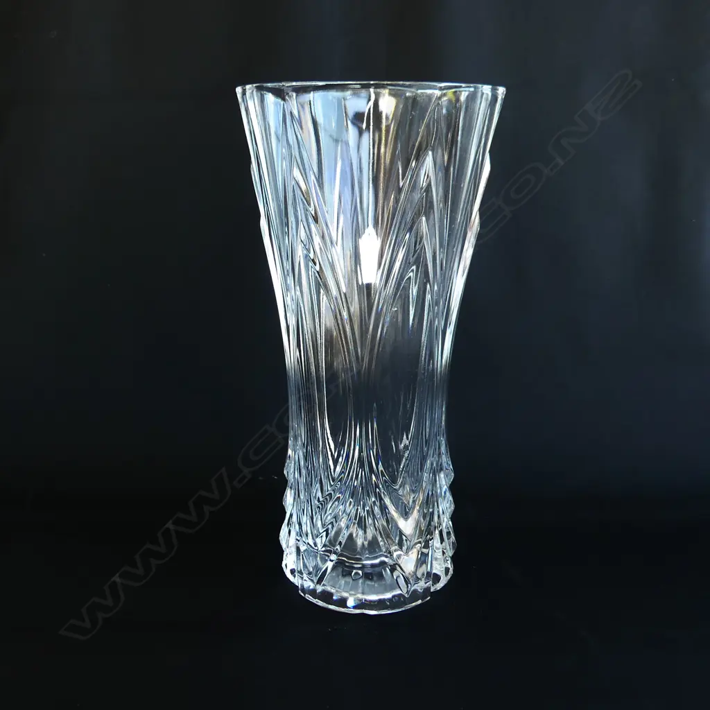 LG HEAVY CUT CRYSTAL HEXAGONAL VASE H.300MM Image 1++