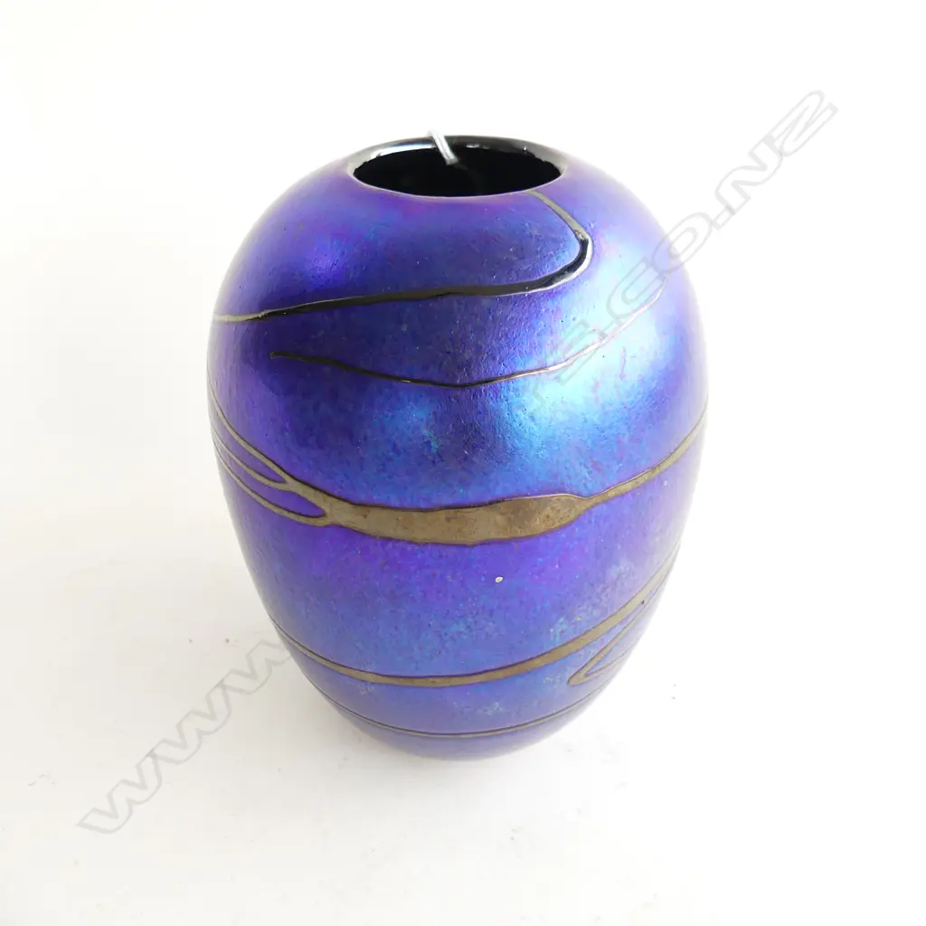 GARRY NASH - BLUE IRIDESCENT OVOID VASE SGD & DATED '96 Image 1++
