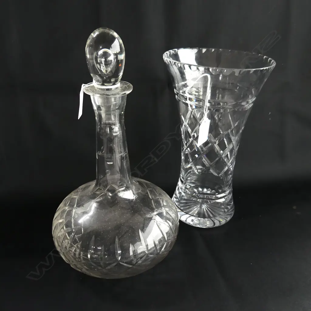 LRG CRYSTAL VASE H.250mm & CRYSTAL DECANTER H.300mm Image 1++
