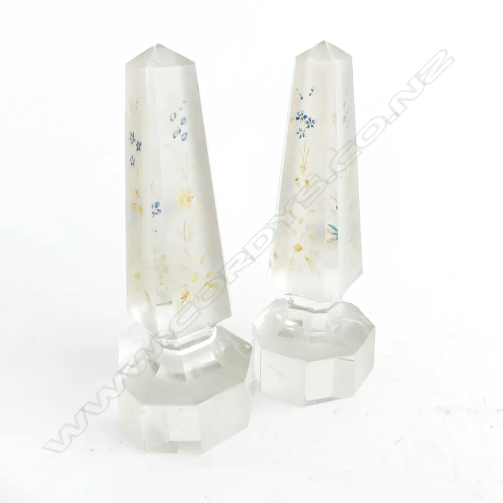 2 VICTORIAN GLASS OBELISKS H.145mm chips Image 1++