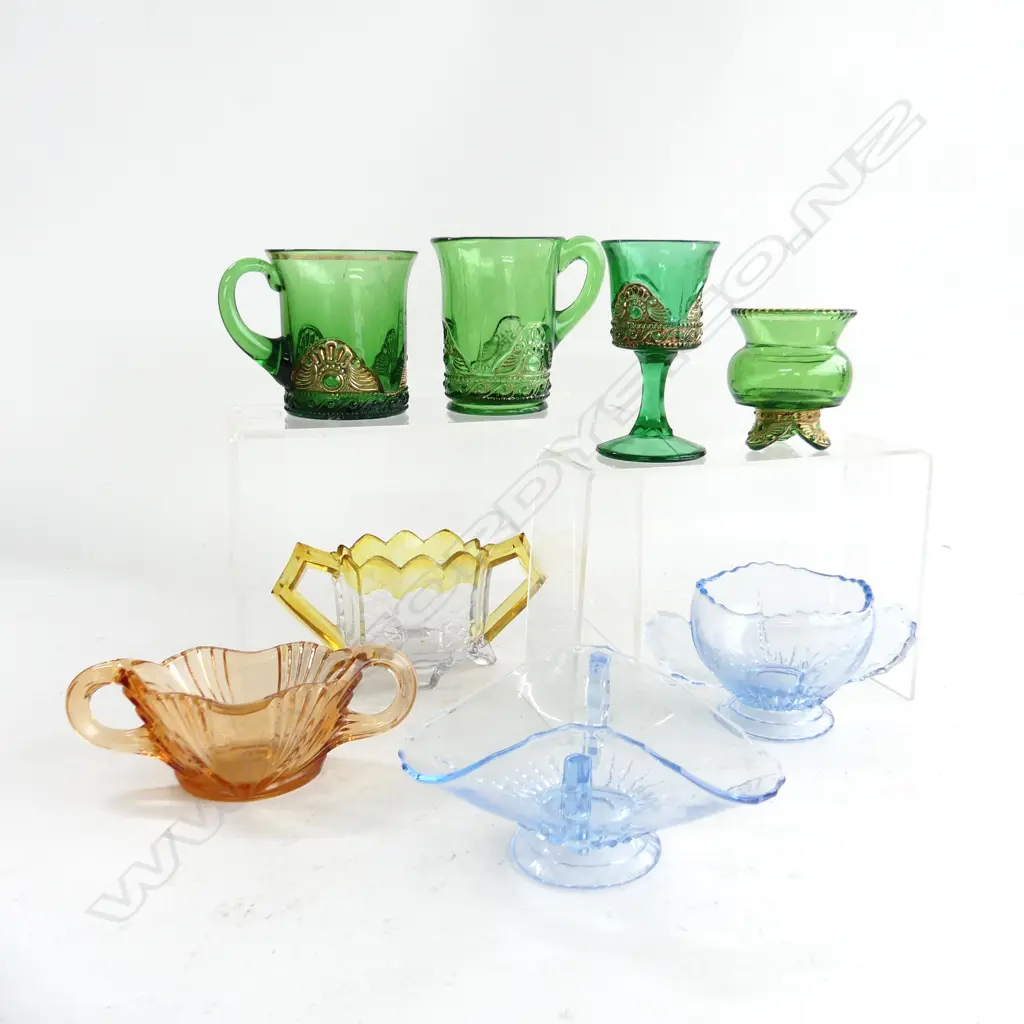 BOX ASST CENTENNIAL WARE ENGRAVED GLASS, JUGS, VASES ETC.. Image 1++