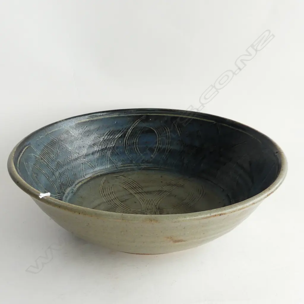 LGE BLUE GREY COMBED STUDIO POTTERY BOWL Dia.340mm Image 1++