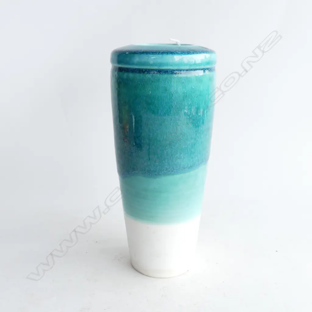 TALL JENGIS (DUNEDIN NZ) VASE H. 230MM Image 1++