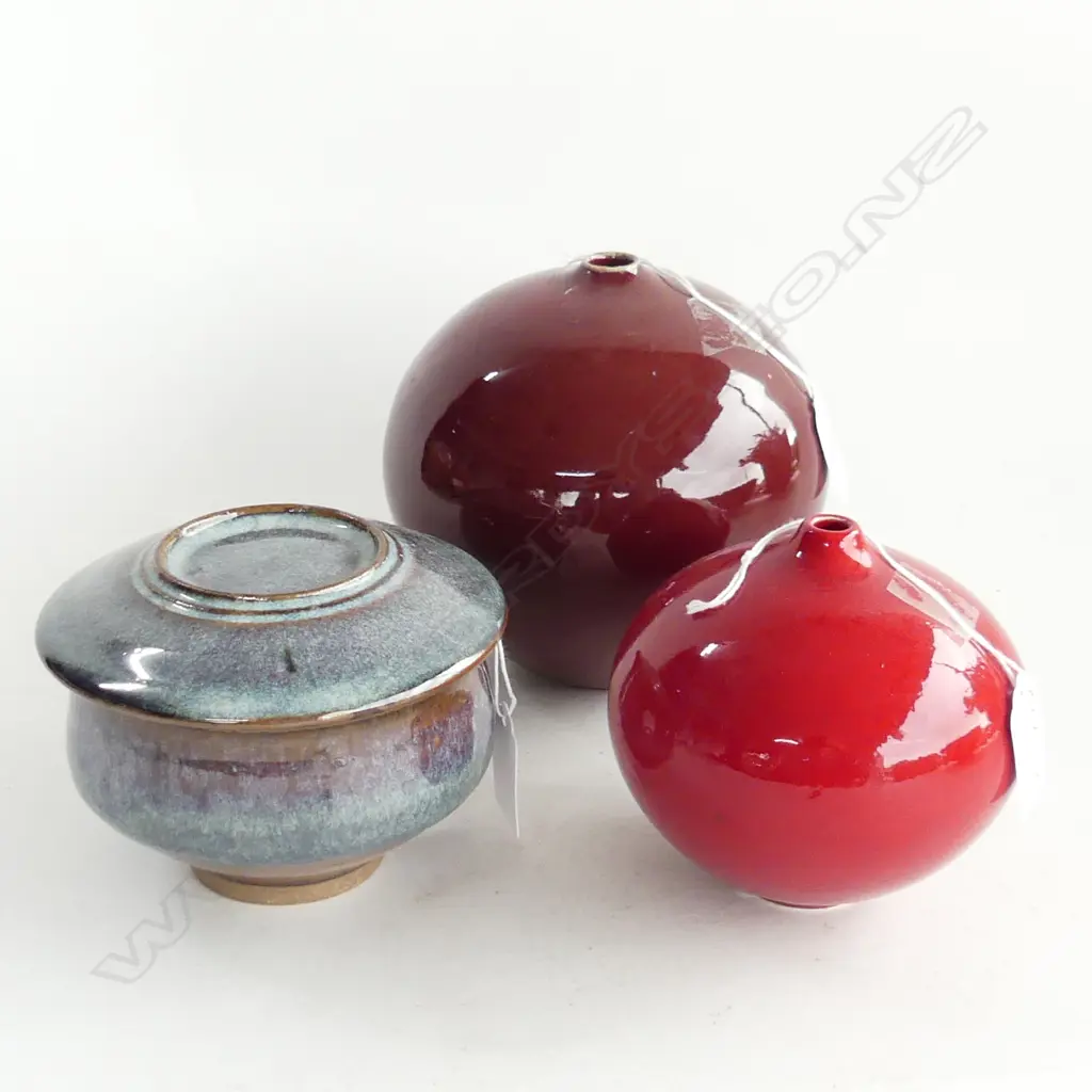 3 STUDIO POTTERY SMALL PCES: Graham Ambrose red orb + Stichbury lidded bowl + red orb Image 1++