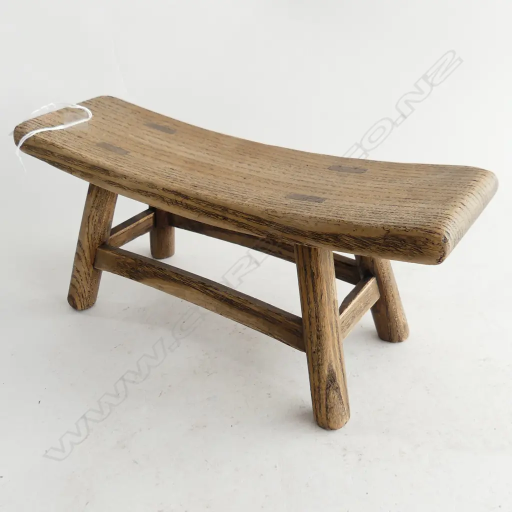 COUNTRY ELM SMALL STOOL / HEADREST? W.290mm Image 1++