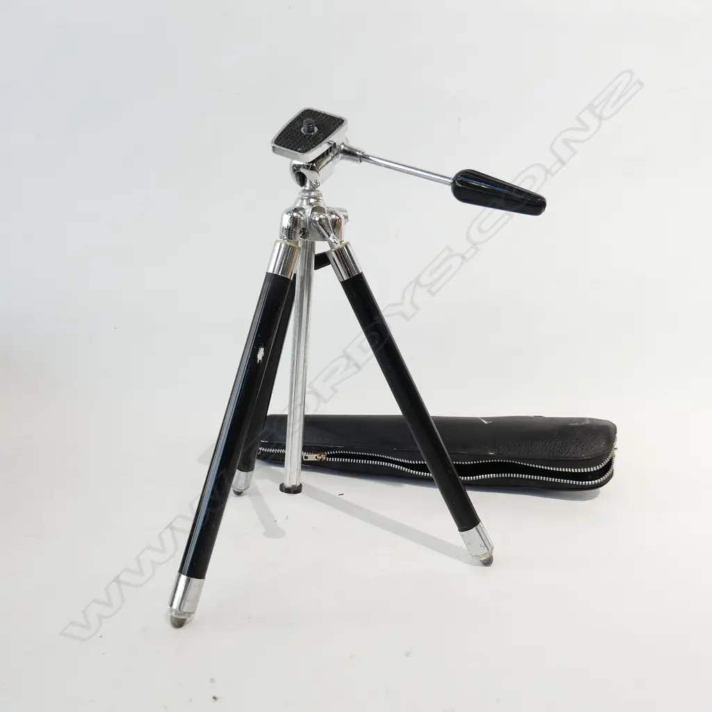 SM CAMERA TRIPOD IN POUCH L (UNOPENED) 280MM Image 1++