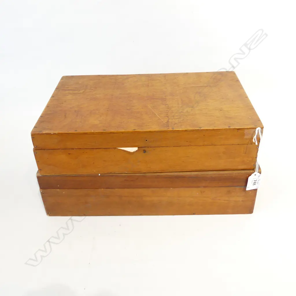 2 WOODEN BOXES W.380mm CONTAINING MECCANO SET + 10 MILITARY MODELS; PLANES, TANKS ETC Image 1++