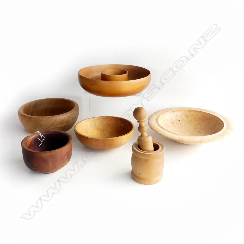 7 ELEGANTLY TURNED WOOD VESSELS INCL MORTAL & PESTLE. Ex. Jill Mandeno Estate Image 1++
