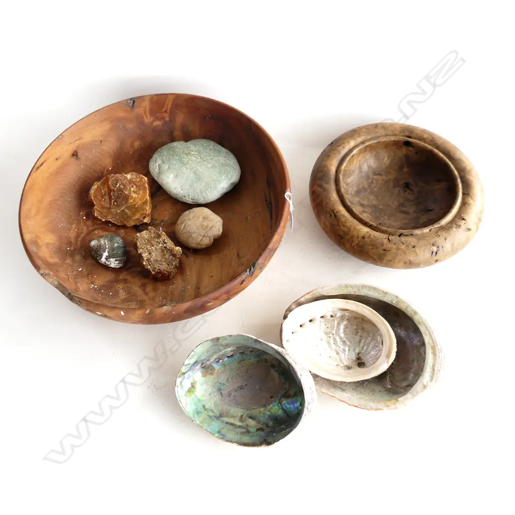 2 TURNED WOODEN BOWLS: 1 PURIRI BURR + SHELLS + KAURI GUM GREEN STONE ETC Image 1++