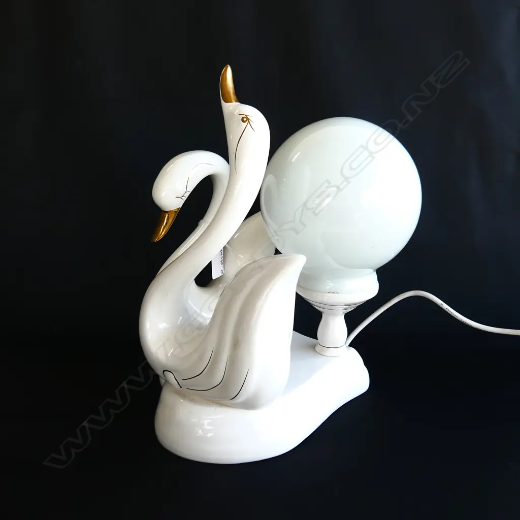 TABLE LAMP WITH 2 WHITE CERAMIC SWANS & WHITE ROUND GLASS SHADE H. 340MM Image 1++