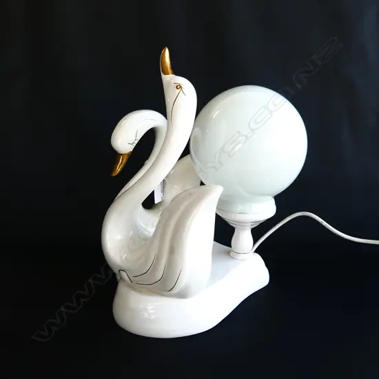 TABLE LAMP WITH 2 WHITE CERAMIC SWANS & WHITE ROUND GLASS SHADE H. 340MM