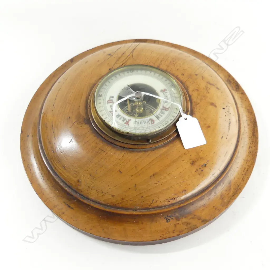 WOODEN FRAMED BAROMETER D 280 MM Image 1++