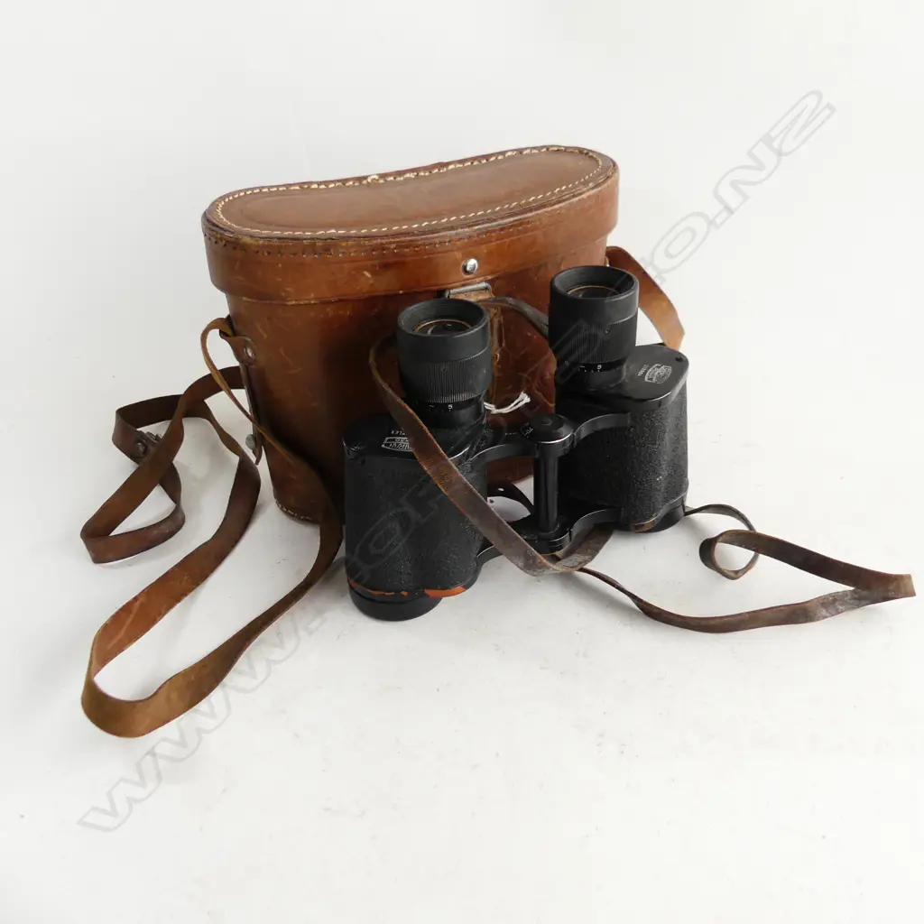 SRBASTYS PRAHA 8x30 VINTAGE BINOCULARS IN LEATHER CASE Image 1++