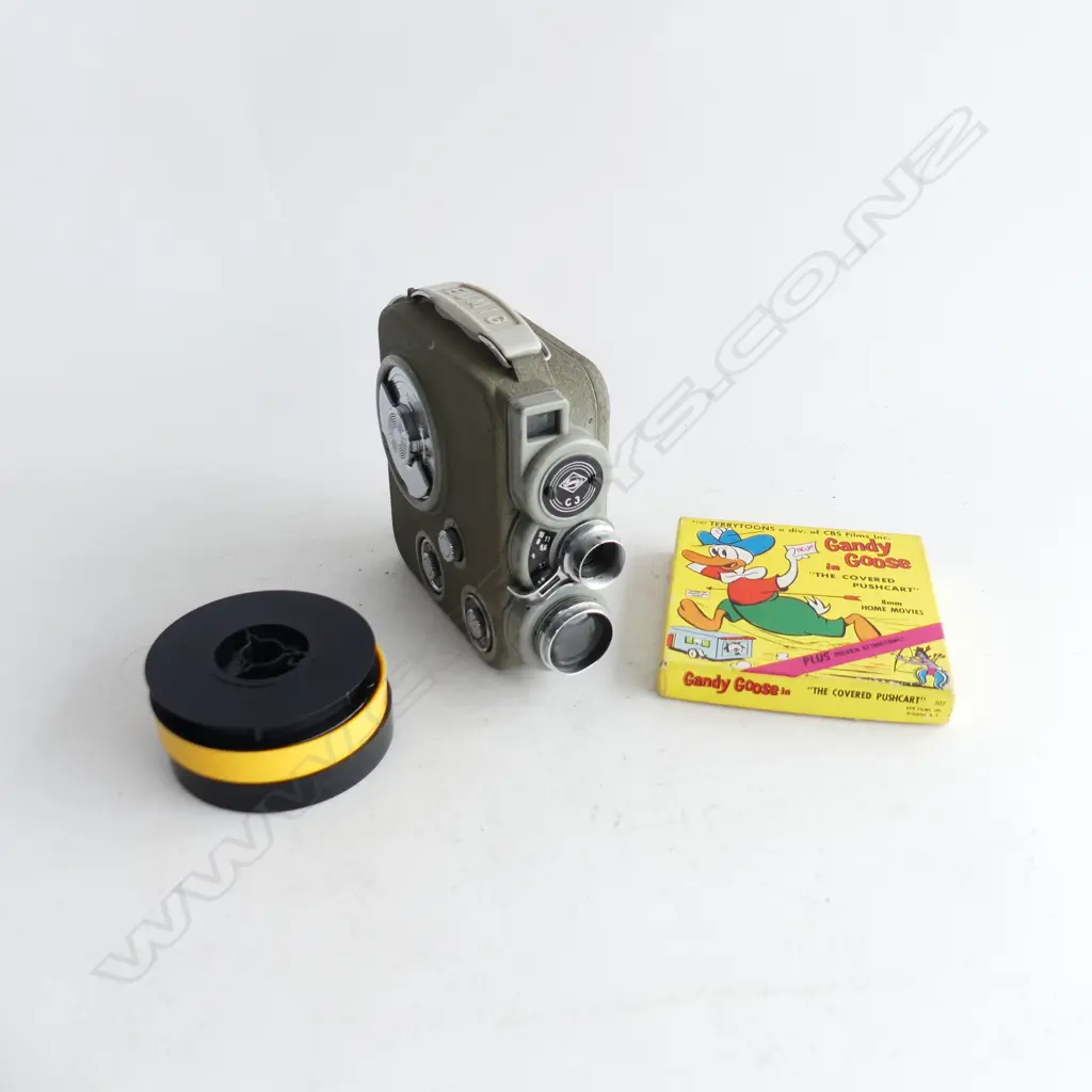 VINTAGE EUMIG 8MM MOVIE CAMERA + SOME REELS Image 1++