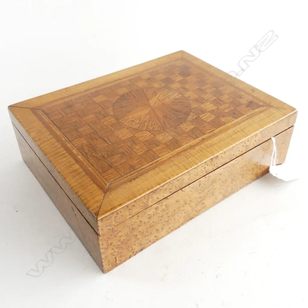 PARQUETRY INLAID EXOTIC WOODS BOX. 230 X 175mm REWAREWA ? Image 1++