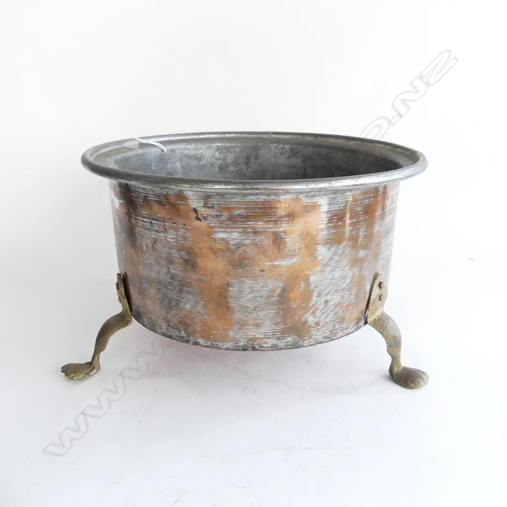 VINTAGE COPPER 3 FOOTED JARDINIERE 290mm dia H.180mm Image 1++