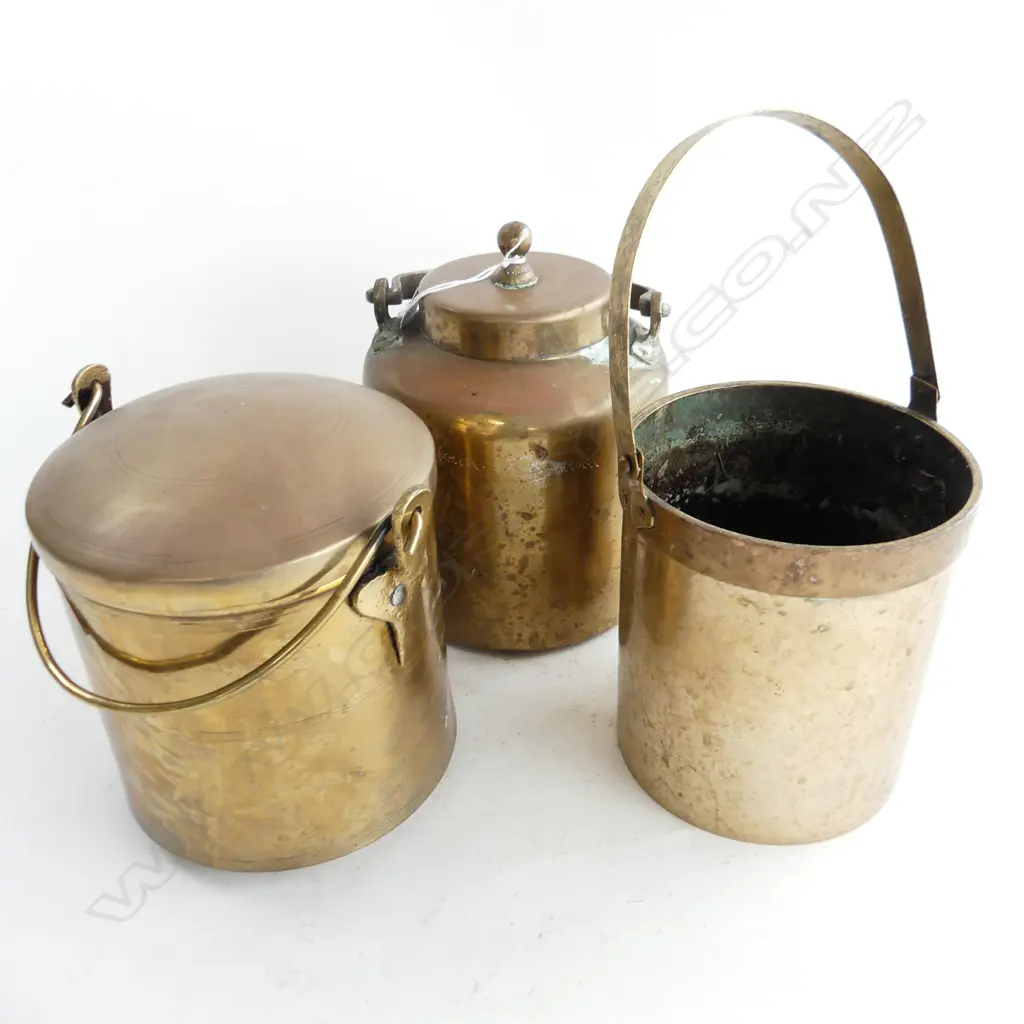 3 BRASS CONTAINERS w. SWING HANDLES; 2 LIDDED + BUCKET H.145mm Image 1++