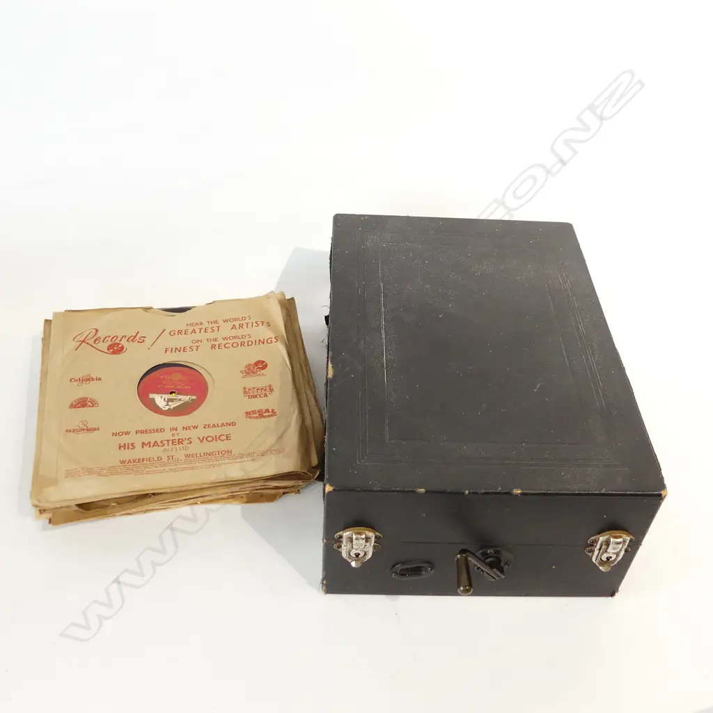 VINTAGE COLUMBIA 'VIVA-TONAL GRAFONOLA' PORTABLE CASED RECORD PLAYER + ASST. RECORDS  Image 1++