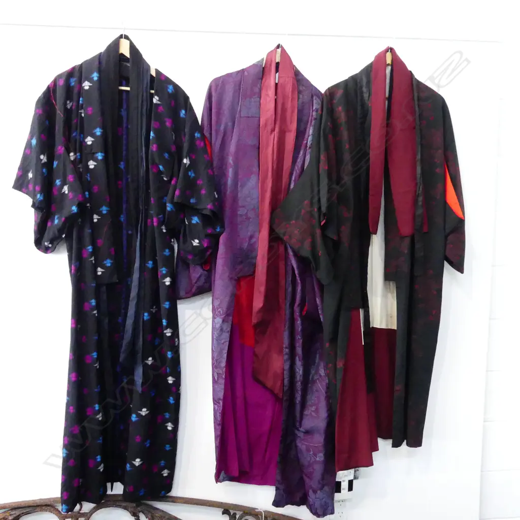 3 KIMONO; DARK COLOURS Image 1++