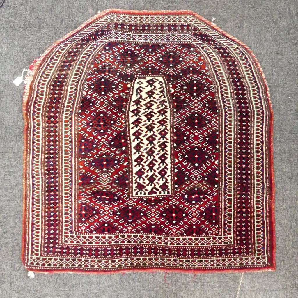 SMALL SHAPED TURKOMAN RUG 1000x950mm Image 1++