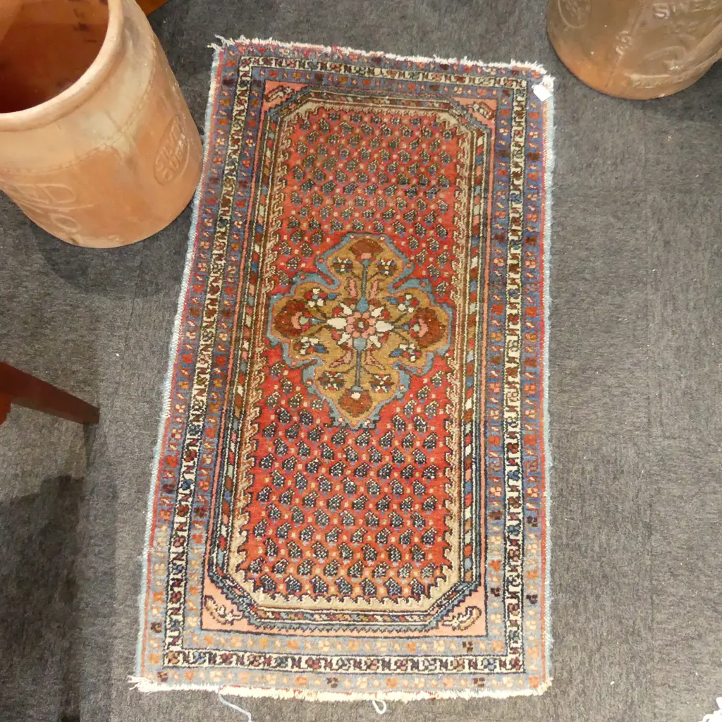 SMALL PERSIAN RUG 1280 X 720MM Image 1++