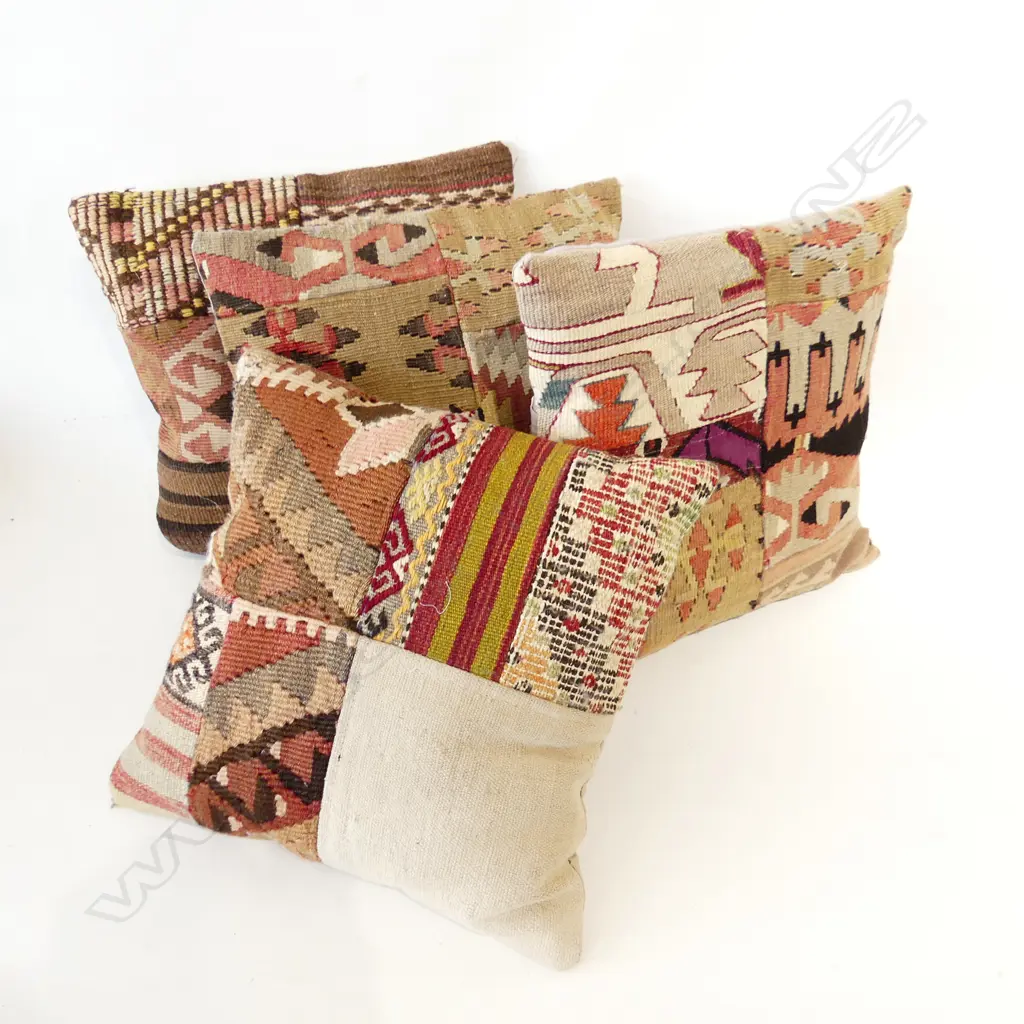 4 PERSIAN CUSHIONS W360MM Image 1++