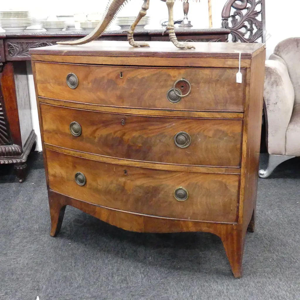 GEORGIAN MAHOGANY BOW FRONT CHEST OF DRAWERS. some faults W920 x D470 x H905mm Image 1++