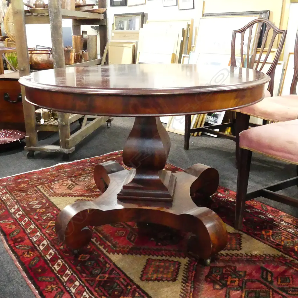 VICTORIAN MAHOGANY TILT TOP PEDESTAL TABLE. DIA1010 Image 1++