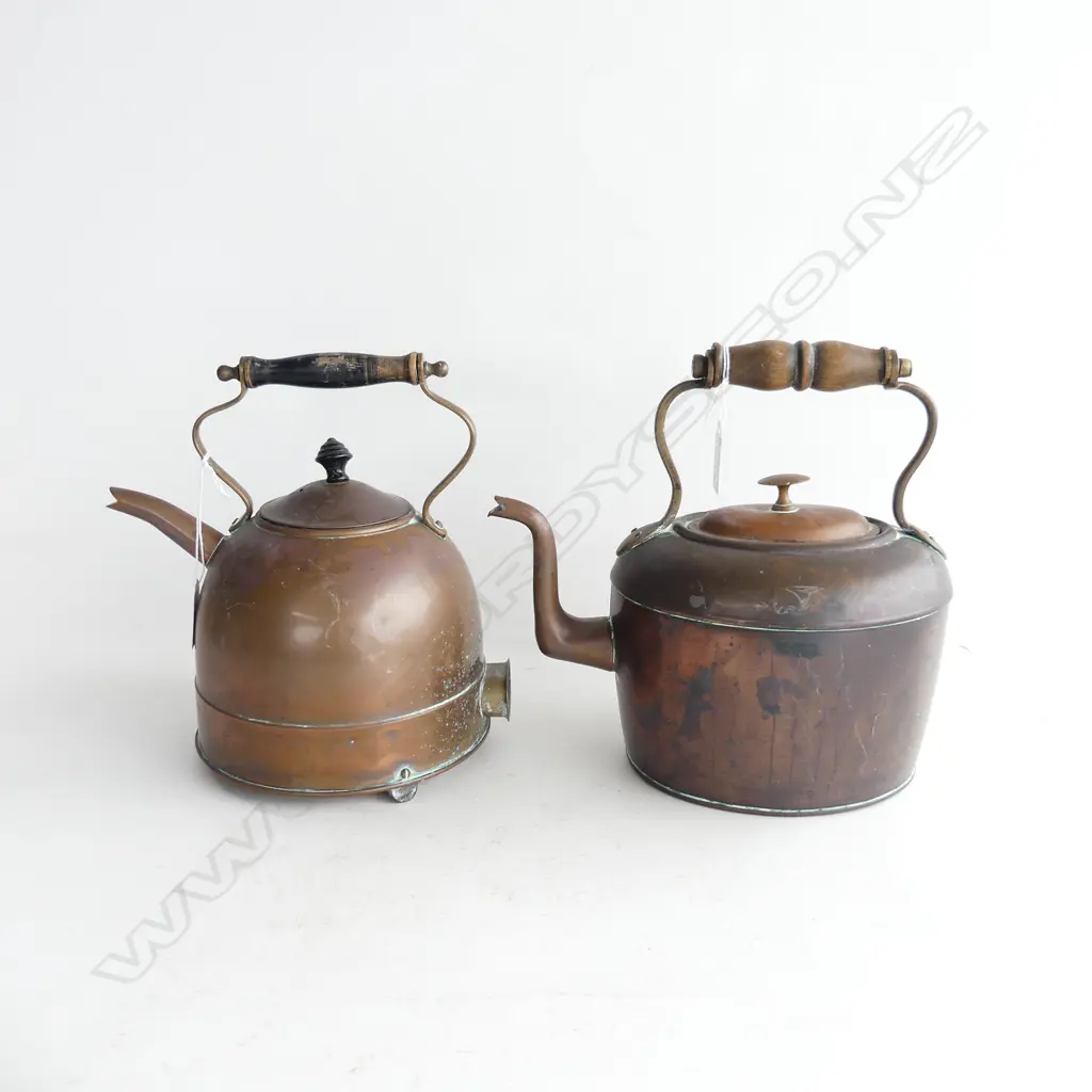 2 VINTAGE COPPER KETTLES H.230mm Image 1++