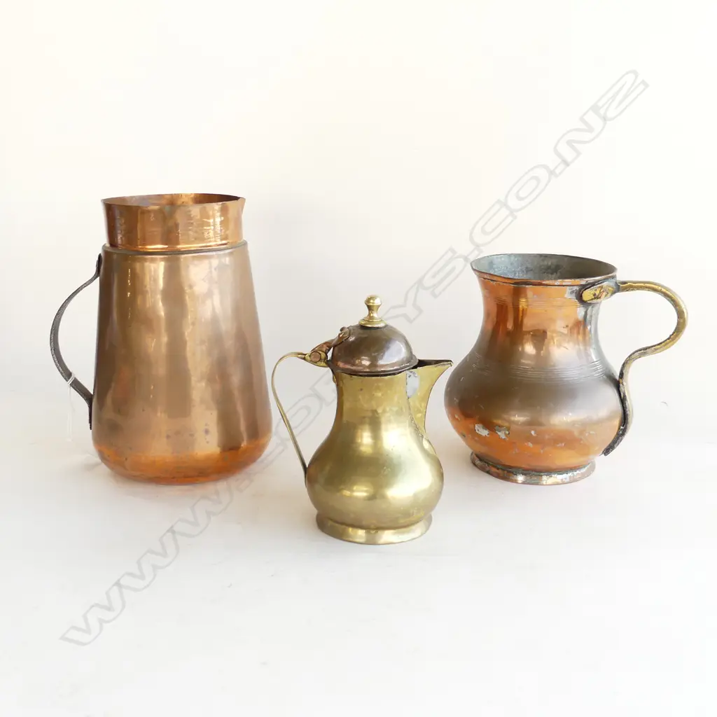 3 VINTAGE COPPER / BRASS JUGS H.230mm Image 1++