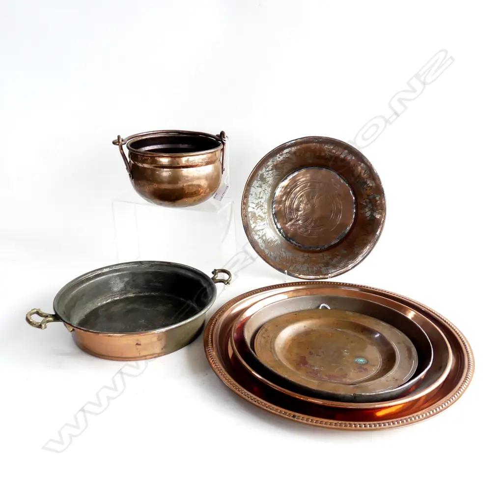 5 VINTAGE ROUND COPPER PLATES & TRAYS 355mm dia + 2 POTS  Image 1++