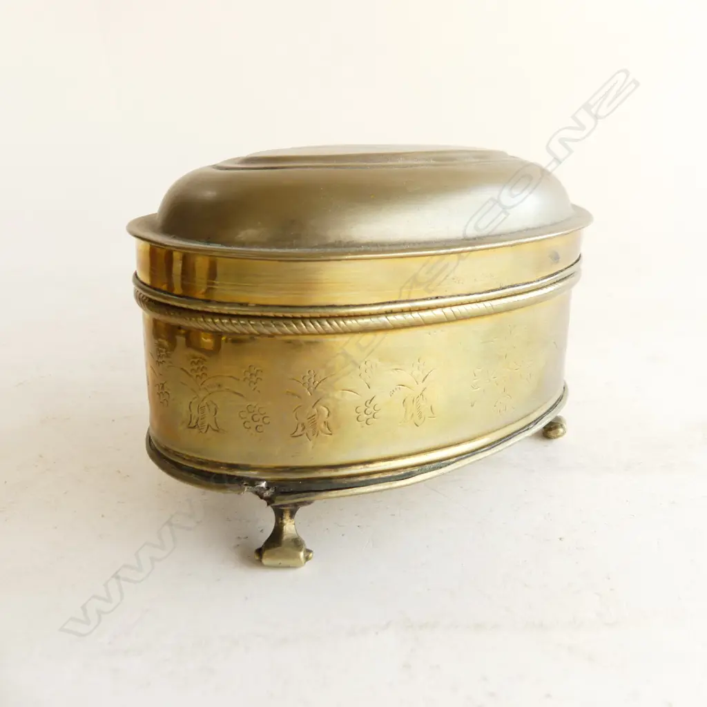 3 VINTAGE BRASS / COPPER LIDDED CONTAINERS; 2 OVAL, 1 w. LION 150mm dia Image 1++