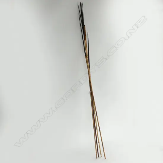 ETHNIC WOOD BOW & 4 FISHING SPEARS.L1M460MM