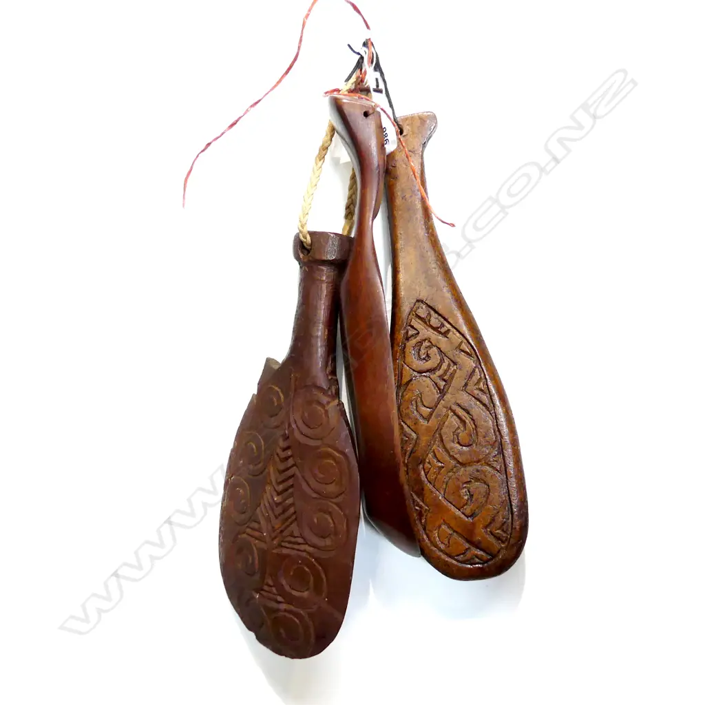 2 MAORI PATU (L 340, 320MM) + ONE OTHER Image 1++