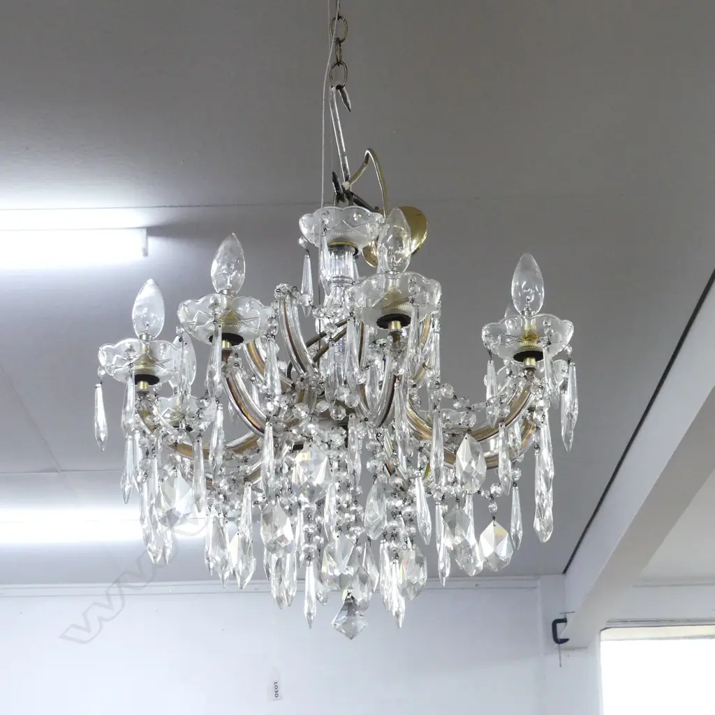 ITALIAN CRYSTAL CHANDELIER - 8 ARM 500mm dia Image 1++