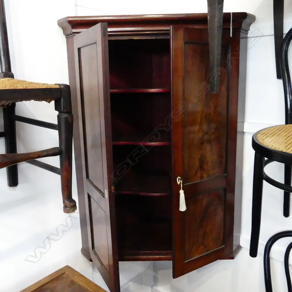 GEO.III FLAME MAHOGANY HANGING CORNER CABINET Image 1++