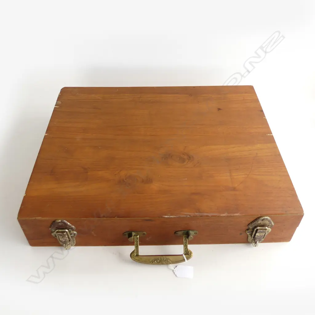 LG 2-LAYER WOODEN CASED THAI BRASS & WOOD CUTLERY SET INCL SERVERS. Image 1++