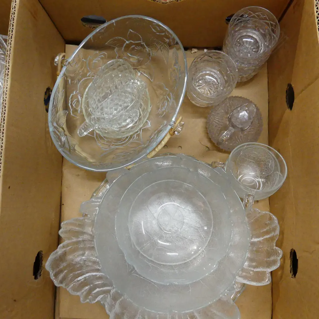BOX LOT ASST GLASS & CRYSTAL; BOWLS, DISHES, ETC.. Image 1++
