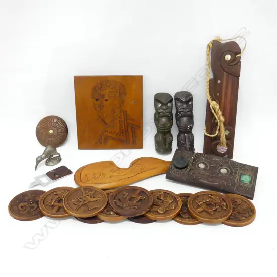 TRAY OF MAORI ITEMS