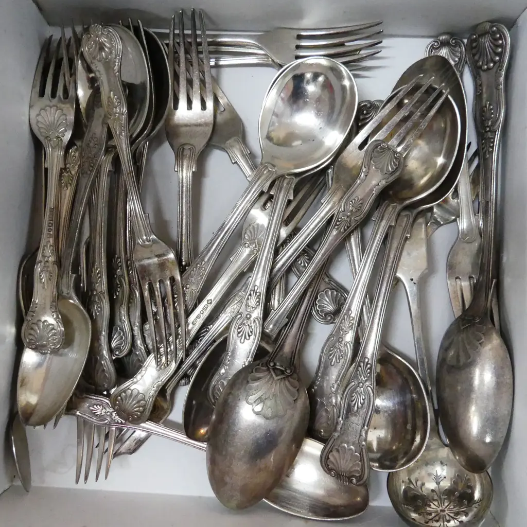 ASST. VINTAGE S/PLATE KING'S PATTERN etc CUTLERY approx. 30 pces Image 1++