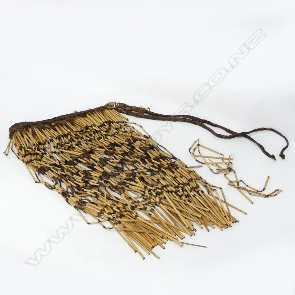 VINTAGE MAORI PIUPIU (SKIRT)  (A/F) Image 1++