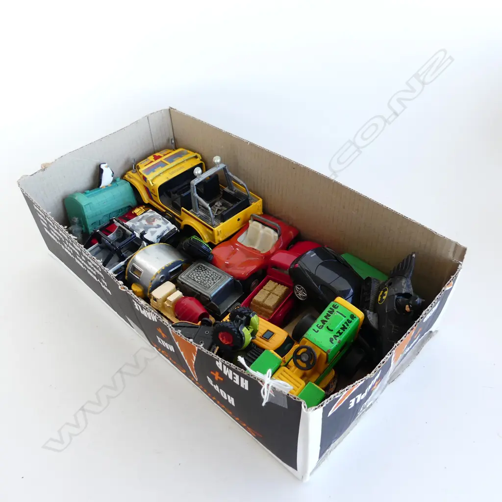 SMALL BOX 20 DIE CAST & PLASTIC CARS & TRUCKS Image 1++
