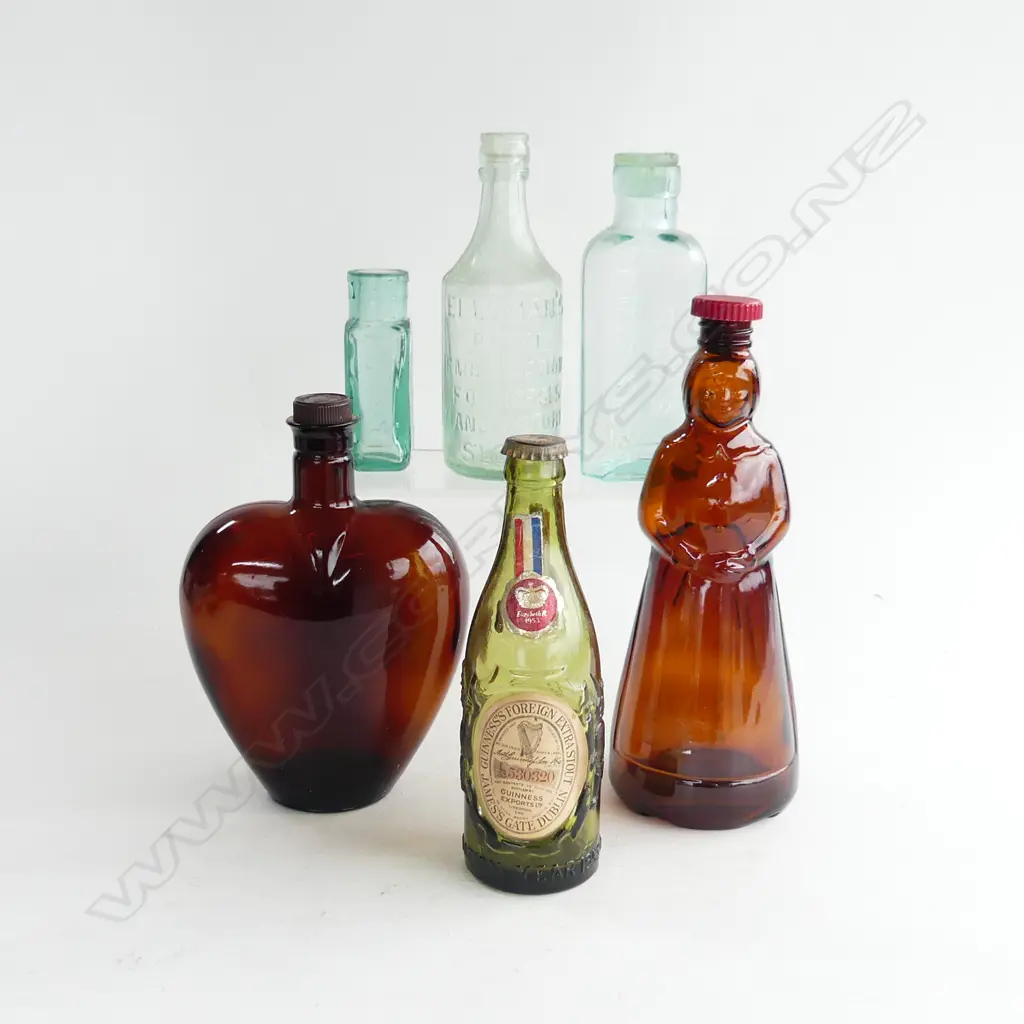 SIX ASST COLLECTABLE GLASS BOTTLES, TALLEST 263MM Image 1++
