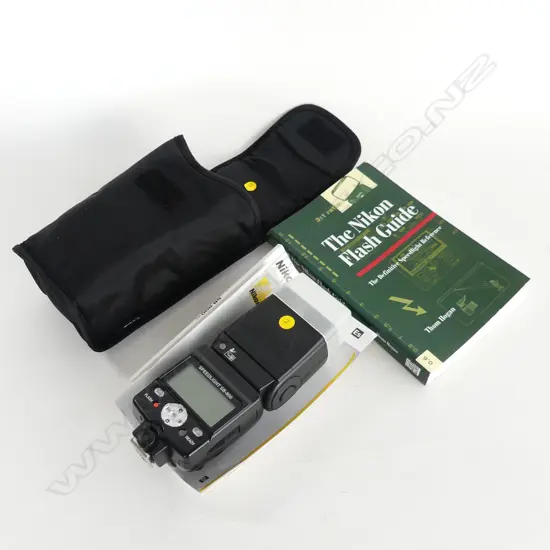 NIKON S8-20 SPEEDLIGHT IN POUCH WITH NIKON FLASH GUIDE MANUAL 