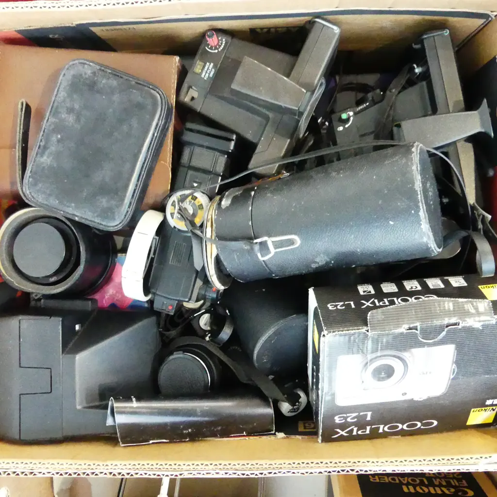 BOX LOT ASSORTED CAMERAS & ACCESSORIES Image 1++