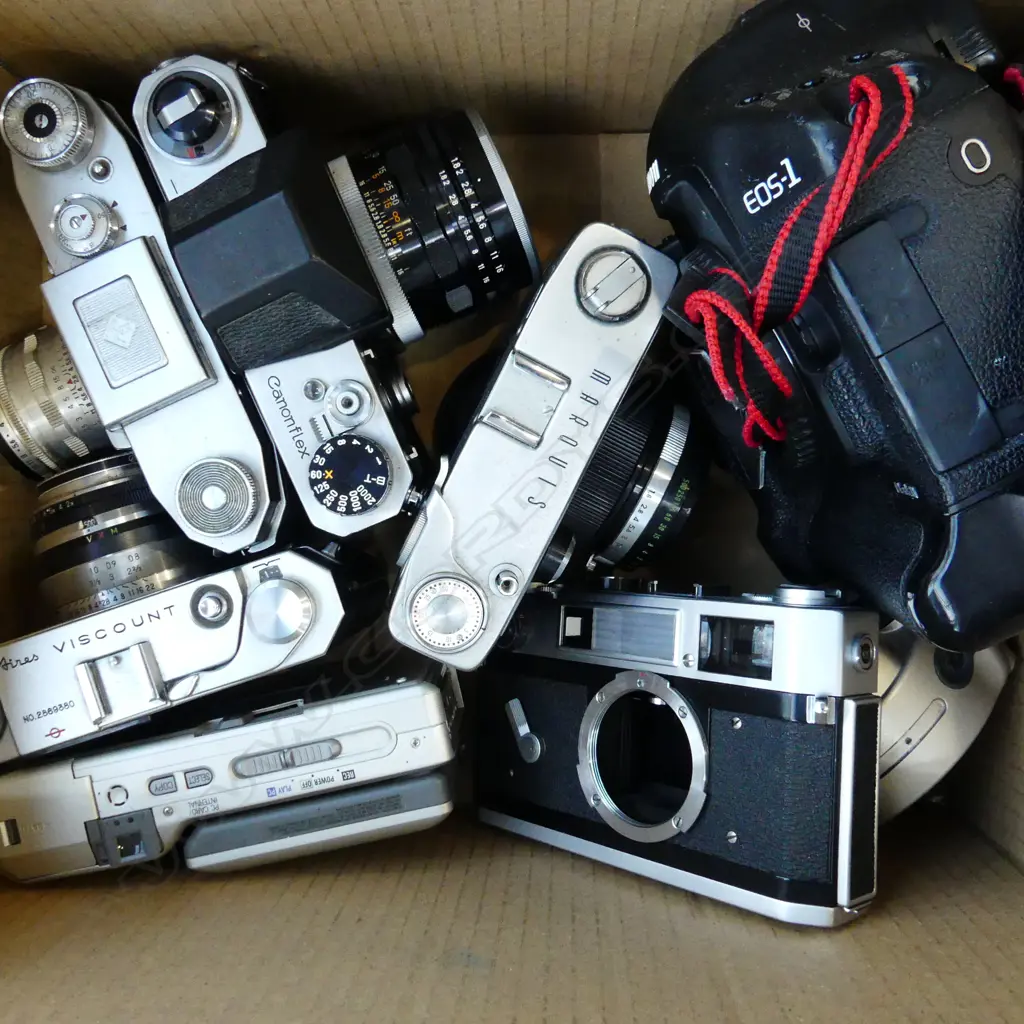 BOX LOT 8 CAMERAS CANON ETC Image 1++