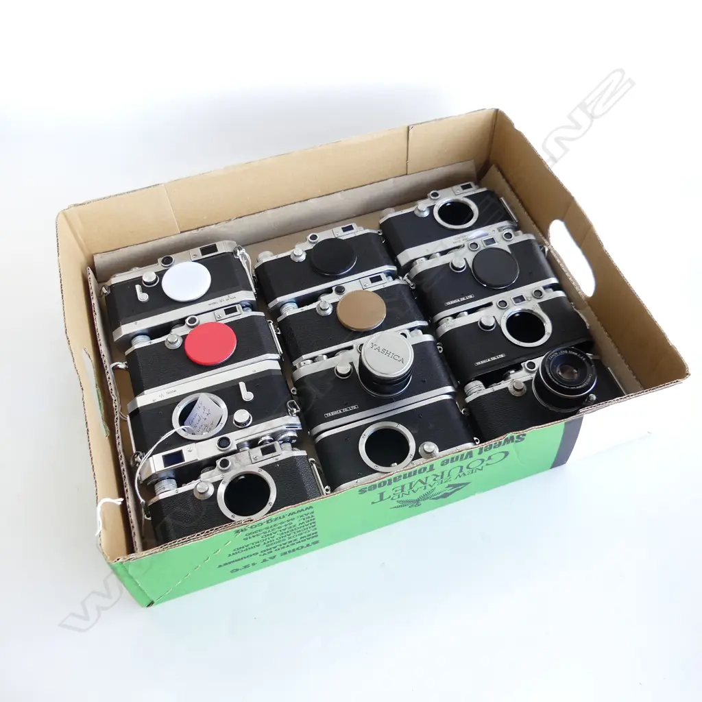 BOX OF VINTAGE CAMERAS Image 1++