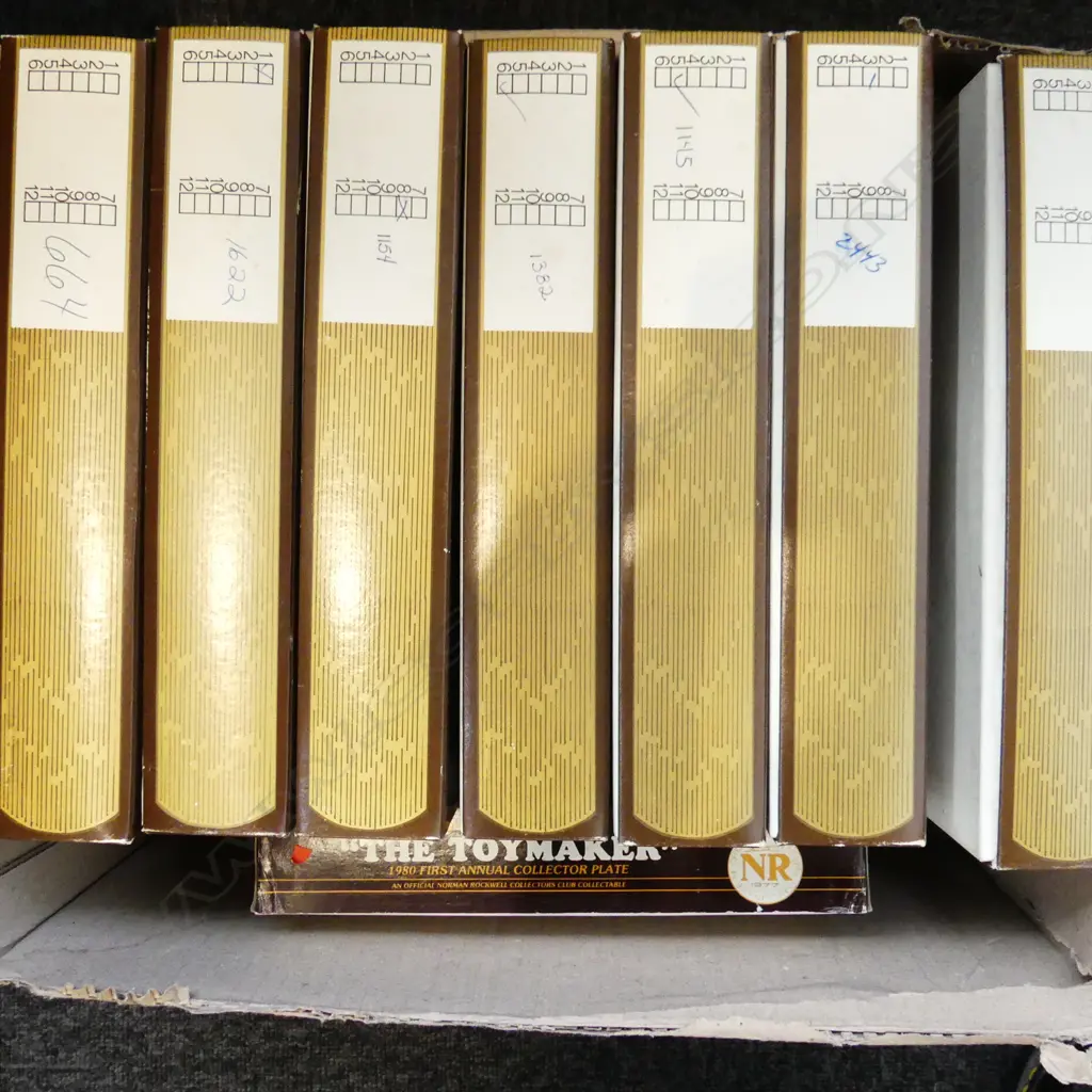 8 ASST COLLECTABLE PLATES (7 CHARLES DICKENS + NORMAN ROCKWELL 'THE TOYMAKER' - ALL IN ORIGINAL BOXES Image 1++